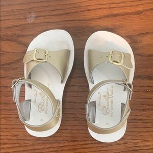 Sun + Stone Kids Sandals - Gold and White